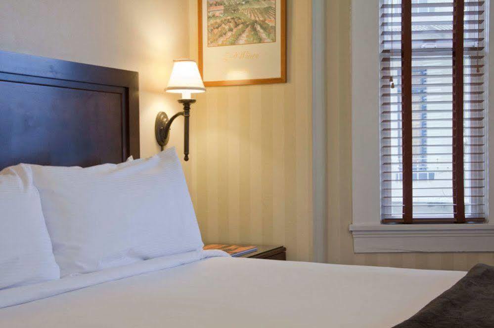 Hotel Executive Vintage Court 3*